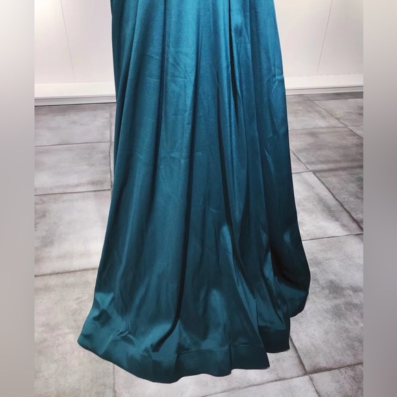 US 8 Aidan Mattox Portrait Collar Gown Emerald NWT - Picture 8 of 12